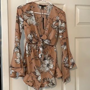 Shorts romper with long sleeves